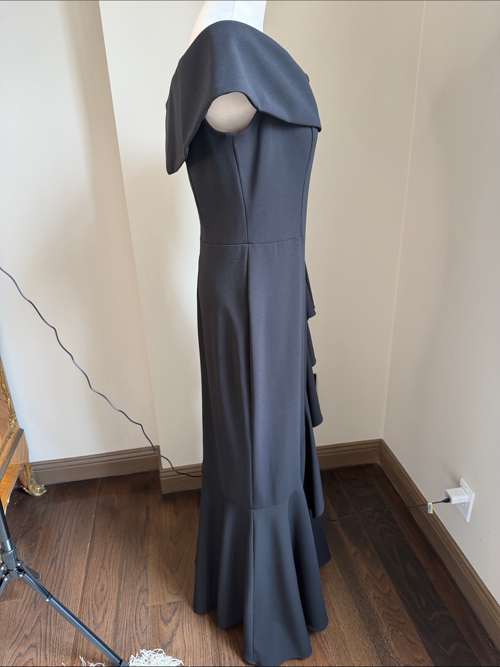 BETSY ADAM Off Shoulder Black Cascading Ruffled Mermaid Gown Size 12 - Picture 7 of 14